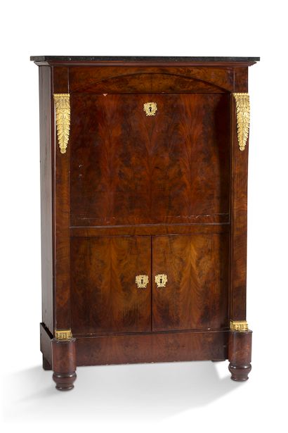 null 
+ SECRETARY AND COMMODE in mahogany veneer. The chest of drawers opens to three...