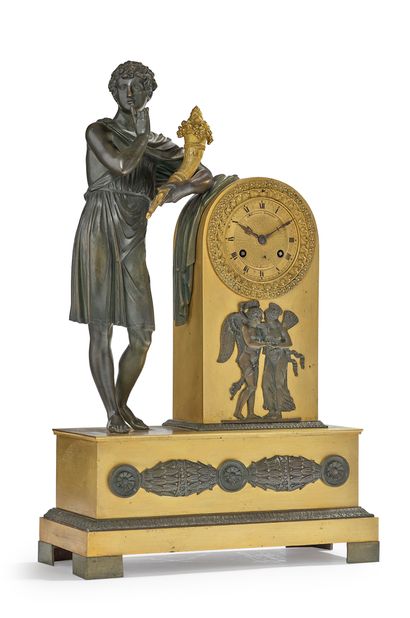 null PENDULE BORNE au «Silence d'Harpocrate» en bronze ciselé doré et patiné. Le...