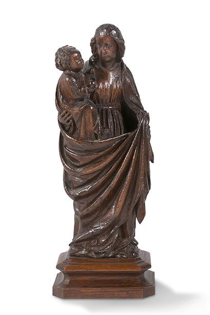  + 橡木圆雕的圣母与孩子。她站着，右臂带着她的儿子，左手拿着她的一部分斗篷。 佛兰德斯，15世纪...