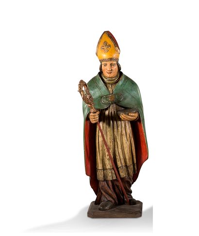  + 胡桃木的圣主教（？），圆雕，多色和镀金。他站着，头戴帽子，右手拿着钩子和一个杯子（？）...