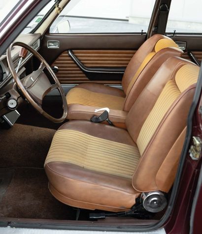 1971 PEUGEOT 504 Familiale Diesel 
非凡的原始状态

罕见的7座家庭版

1972年至2020年期间的一个所有者



法国注册

不含技术控制的销售

底盘编号1311711



标致504于1968年推出，具有最纯正的索肖传统，是质朴、高性能和令人放心的汽车。有人会说是保守的。还有人将其称为...