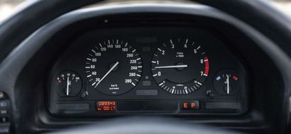 1989 E32 BMW 750 IL 
Premier V12 germanique, le raffinement suprême par BMW

Ex voiture...