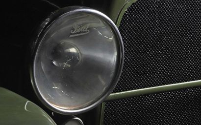1924 FIAT 505 TORPÉDO 
没有储备

正在申请FFVE证书



漂亮的铜锈

有趣的鱼雷

市场上罕见的



未经登记而出售

底盘编号5241627



在第一次世界大战结束时，重建的时机已经成熟，对移动解决方案的需求也很强烈。这家意大利汽车制造商在其目录中已经有了501，但工程师们正在研究一种更强大的车辆。505以梯形底盘为基础，具有更大的外部尺寸，更长的轴距和更圆的引擎盖。菲亚特以裸车底盘的形式销售该车，或以敞篷车、敞篷跑车和四门房车的形式销售。对于敞篷车和敞篷跑车版本，制造商已将备用车轮放在车身外侧，即翼子板后面。内饰的特点是平坦的仪表盘，中央放置了仪表。方向盘位于汽车的右侧。根据不同的版本，前排乘客有一个或两个门，他们坐在一个长椅上。第二张长椅被放置在后部，供另外两名乘客乘坐。菲亚特安装了与501相同的悬挂系统，有两个刚性车桥和板弹簧。但它对车辆进行了升级，配备了电动启动器、四轮制动器和四速手动变速箱。在引擎盖下，505配备了一台2.3升的侧气门四缸发动机，比501提供了更大的扭矩，因此该底盘被用作多功能车的平台。505从1919年到1925年生产，然后被507取代。...