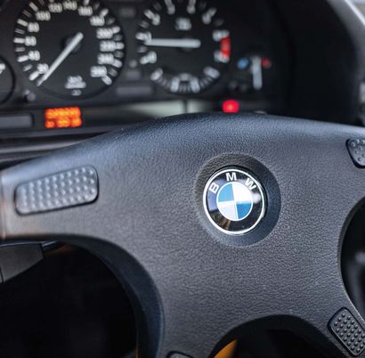 1991 BMW E32 730i 
Deuxième main, 28 226 km certifié, option toit ouvrant et cuir

Berline...