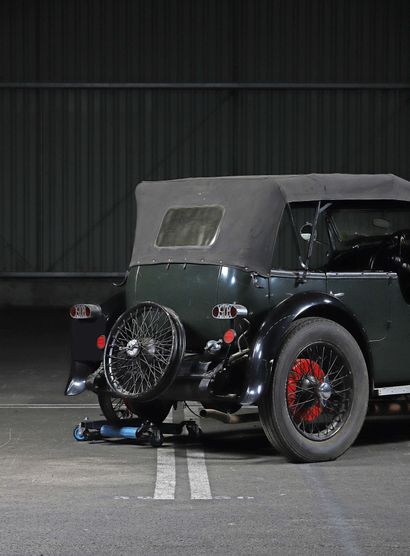 1929 LAGONDA 2 Litre Low chassis 
毫无保留 



上世纪20年代的标志性跑车

原有的发动机

漂亮的铜锈



法国注册

不含技术控制的销售

底盘编号：OH9821



对于20世纪20年代末的运动者来说，拉贡达是快速旅行车的典型，其舒适性足以考虑在新的欧洲道路上进行长途旅行。1898年，一位名叫威尔伯-冈恩的美国人，1853年出生于俄亥俄州的斯普林菲尔德，在英国创立了拉贡达公司。他以斯普林菲尔德附近一条河流的印第安人名字命名，首先生产摩托车，然后在与某位阿瑟-H-克朗默合作后，生产电动三轮车。像大多数先驱者一样，冈恩和克朗默很快增加了第四个轮子，并开始为新的客户群制造流行的越野车。其中一辆车赢得了1910年莫斯科-圣彼得堡拉力赛，在俄罗斯市场开辟了一些新机会。威尔伯-冈恩于1920年去世，但A.H....