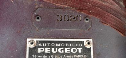 1971 PEUGEOT 504 Familiale Diesel 
非凡的原始状态

罕见的7座家庭版

1972年至2020年期间的一个所有者



法国注册

不含技术控制的销售

底盘编号1311711



标致504于1968年推出，具有最纯正的索肖传统，是质朴、高性能和令人放心的汽车。有人会说是保守的。还有人将其称为...