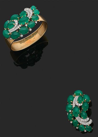 CARTIER Bracelet orné d'un important motif « Cachemire » Émeraudes cabochons et diamants...
