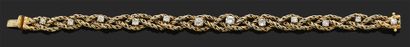 CHAUMET 
Bracelet or jaune tressé 18k (750). Diamants taille ancienne. Signé et numéroté....