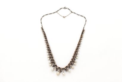 null COLLIER « DRAPERIE »
Diamants taille ancienne et taille rose, perles fines
Or...