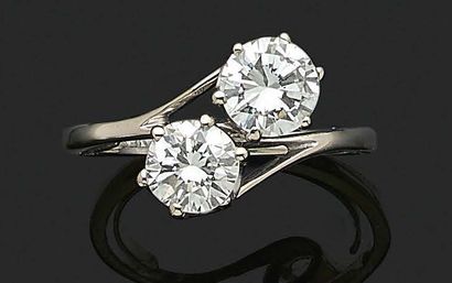  BAGUE « TOI ET MOI » Diamants ronds taille brillant Or gris 18k (750) Poids : 0,98...