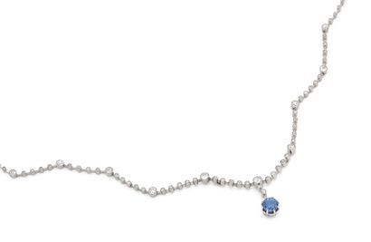 null COLLIER Diamants taille ancienne, saphir en pampille
Platine (850)
Long. : 38...