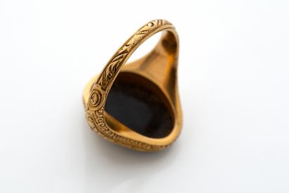 null BAGUE « INTAILLE ANTIQUE »
Agate, or 18k (750)
Époque XIXe
Td. : 52.5 - Pb....