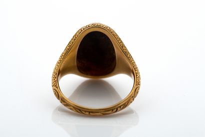 null BAGUE « INTAILLE ANTIQUE »
Agate, or 18k (750)
Époque XIXe
Td. : 52.5 - Pb....