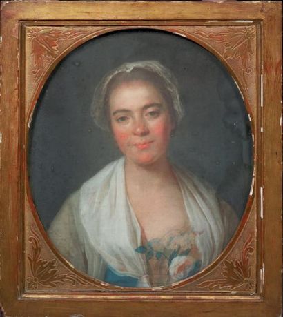 Ecole provençale vers 1770 Jeune femme au fichu blanc Pastel entoilé à vue ovale...