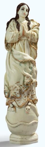 null Vierge en majesté terrassant le Mal, en ivoire sculpté (reprises au décor) Travail...