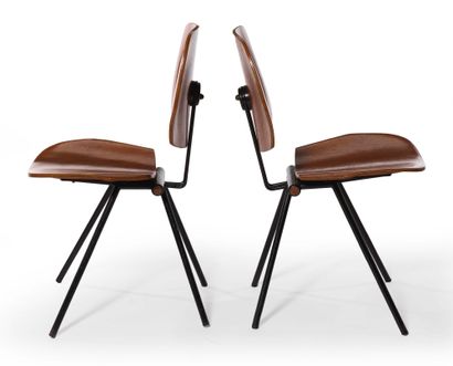 Osvaldo BORSANI (1911-1985) PAIRE DE CHAISES PLIANTES MODÈLE P31
En métal laqué noir...