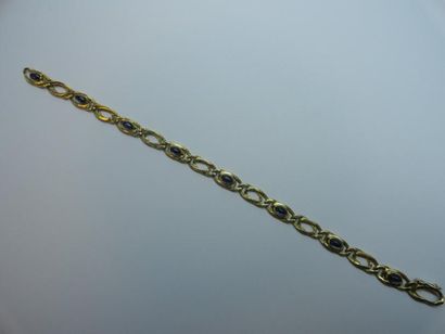 null Bracelet articulé en or jaune composé de maillons ovales en parties sertis de...