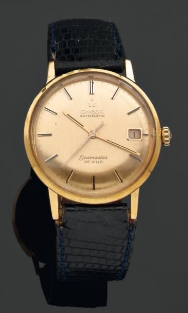 OMEGA vers 1960 "Seamaster de ville" Montre bracelet en or rose, cadran doré de forme...