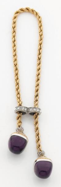 null Bracelet composé d'un lien en or jaune torsadé avec un motif d'attache en or...