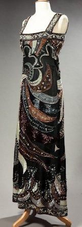 EMILIO PUCCI Vintage Très belle robe couture en soie noire, rebrodée de perles et...
