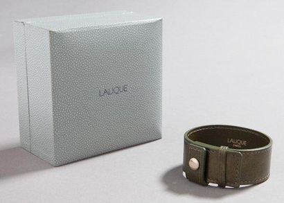 LALIQUE Bracelet manchette réglable en cuir vert irisé Dans son écrin neuf