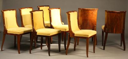 TRAVAIL FRANCAIS 1930 Suite de huit chaises en placage de palissandre et loupe de...