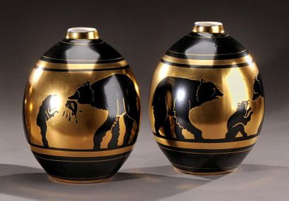 BOCH LA LOUVIERE Paire de vases à corps ovoïde en céramique émaillée à décor en frise...