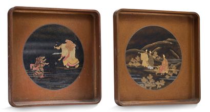 Japon Période Meiji (1868-1912) Deux plateaux quadrangulaires à bords droits en laque,...