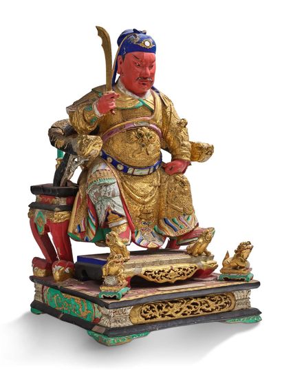 CHINE DU SUD VERS 1900 Sujet en bois polychrome et rehaussé d'or, représentant l'empereur...