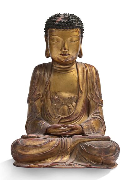 CORÉE XVIe siècle - CHOSON Sujet en bois laqué or, représentant le Bouddha assis...
