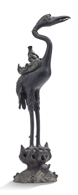 CHINE XVIIIe siècle Bronze incense burner representing a crane on a rock.
H. 53 cm
(Head...