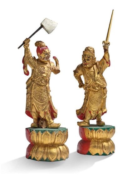 CHINE FIN XIXE SIÈCLE Deux sujets en bois doré de Ningbo, représentant des Lokapala...