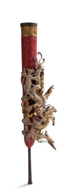 CHINE DU SUD-VIETNAM VERS 1900 Quatre porte-cierges en bois laqué rouge et or à décor...