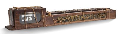 JAPON vers 1900 Pendule japonaise rectangulaire en bois, avec son mécanisme. Les...