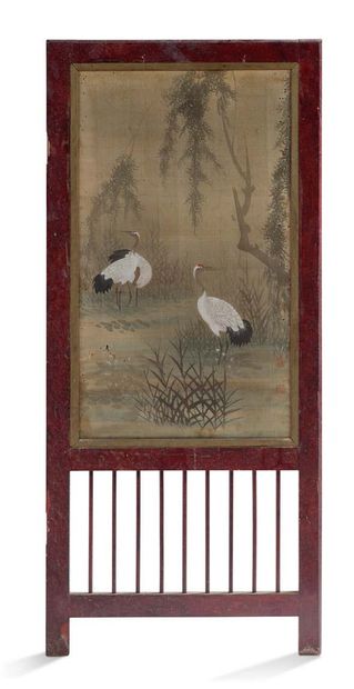 JAPON vers 1900 Six peintures sur soie montées en panneaux, représentant des oiseaux...