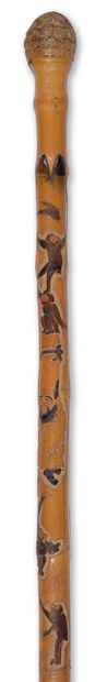 JAPON VERS 1920 Canne en bambou à décor sculpté de Fukurukuju et singes.
H. 90 cm
(Importante...