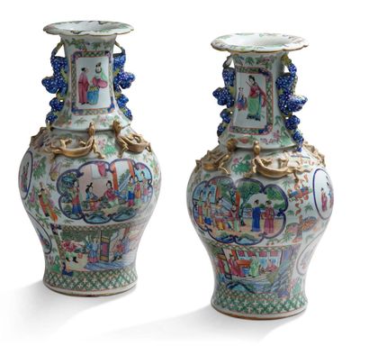 CHINE FIN XIXE SIÈCLE A pair of porcelain and enamel vases of the pink family, with...