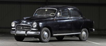 1955 FIAT 1400A 
该品牌的标志性模型

在同类产品中具有显著的性能

情绪表现条件



无保留价格



没有登记

底盘编号101A*088588*。



在1950年的日内瓦车展上，菲亚特推出了一款全新的汽车：1400，这是菲亚特第一款拥有自我支撑的车身（而不是传统的底盘）和带集成翼的现代浮桥线条的汽车。它也是第一辆完全在第二次世界大战后设计的汽车，并受益于新技术。它给菲亚特系列带来了真正的改观，在此之前，该系列只有老旧的500...