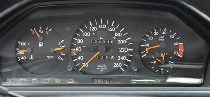 1992 MERCEDES-BENZ 500 E 
二手货

仅124,000公里

有吸引力的估价



法国注册

底盘编号：WDB1240361B716733



1990年，为了在运动型轿车市场与宝马竞争，梅赛德斯推出了500...