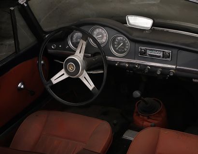 1964 ALFA ROMEO GIULIA 1600 SPIDER 
来源于法国

真实的谷仓出口

有趣的修复基地



法国注册

底盘编号378140



20世纪50年代初，随着Giuletta的生产，Biscione品牌进入了一个新时代，它体现了其型号的相对民主化。阿尔法-罗密欧Giulietta是同类产品中的一个美学和机械杰作。Giulietta于1954年首次推出其双门版，一年后在巴黎车展上推出了蜘蛛版。凭借其优雅的宾尼法利纳车身和神话般的前端，"蜘蛛...