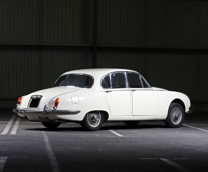 1965 JAGUAR S-TYPE 3.8 
More luxurious and sophisticated evolution

of the Mark II

Iconic...