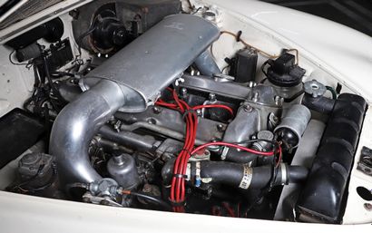1965 JAGUAR S-TYPE 3.8 
更加豪华和复杂的演变

的马克2

标志性的XK 3.8发动机和独立后轮

美丽的修复底座



无保留价格



法国注册

底盘编号1B77190DN



1963年10月，捷豹推出了S型车，有3.4升和3.8升两种版本。捷豹和这一车型的天才特征之一是它那一代最出色的发动机之一；著名的XK，开始是3.4升，后来是3.8升，最后是4.2升。6缸XK设计于1943年和1944年，诞生于1948年，一直生产到1986年，当时它被全铝的4气门AJ6装置所取代。对于一个将带领捷豹五次赢得勒芒比赛的发动机来说，这是一个伟大的寿命记录。回到S型车，S表示它是一种超级马克二型，即1959年10月在伦敦车展上推出的著名运动型轿车。S-TYPE的前部非常相似，但整个后部似乎来自大号的Mark...