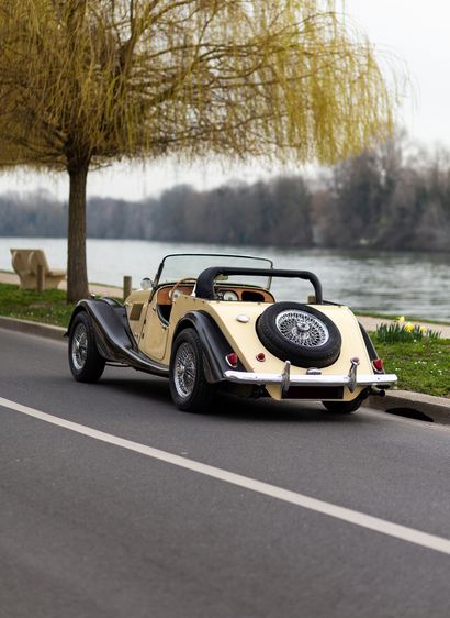 1962 MORGAN PLUS 4 SUPER SPORT 
只有95份

工作状态非常好

历史上有过



法国收藏家的登记

底盘编号5122



许多收藏家拥有一辆20世纪50年代和60年代的英国跑车。而在这个类别中，摩根占据了一个选择的位置。其古老的设计使它历经沧桑而不至于真正变老，因为它被不断改进。某些技术特征已经成为这个英国神话的专属，例如建立在木质框架上的车身。在该品牌的历史上，Plus...