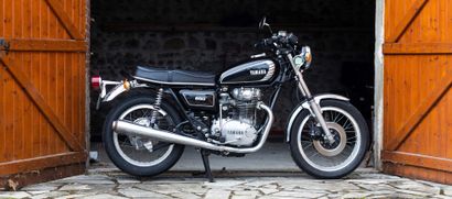 1979 YAMAHA 650 XS 
日本的邦尼维尔

优雅而有成就的1H1版本

罕见的摩托车，特别是在修复的条件下



法国注册

框架编号：1H1-300397

发动机n°...