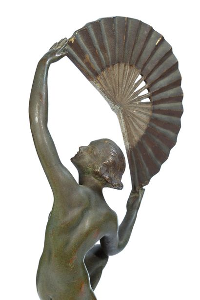 MARCEL-ANDRÉ BOURAINE (1886 - 1948) 一件青铜雕塑，有阴影的绿色、鎏金和银色的铜锈；一个大理石底座，在港口。
签名为 "Bouraine"，阳台上标有...