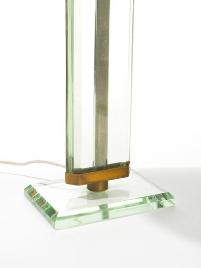 PIETRO CHIESA (1892 - 1948) PAIRE DE LAMPES En verre légèrement teinté vert et laiton,...