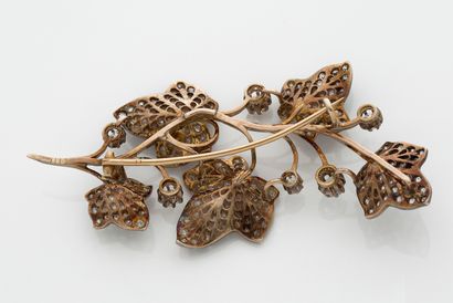 null 
IVY" SET 

Necklace element, ear clips and brooch

Antique and rose-cut diamonds,...