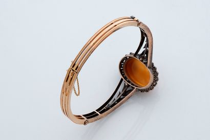 null 
CAMEE" BRACELET

Agate, rose cut diamonds

18k gold (750) and silver (<800)

French...