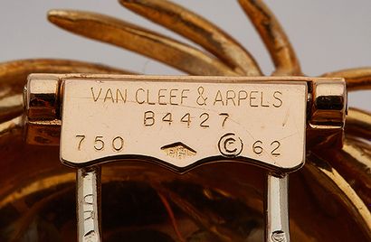 VAN CLEEF & ARPELS 
CLIP «LION ÉBOURIFFÉ»

Or 18k (750), diamants taille brillant,...