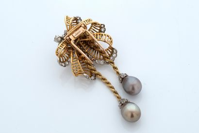 CARTIER 
"FINE PEARLS" CLIP

Clip "Loops" Can be worn on a necklace "Drapery

Old...